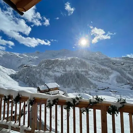 Skiing In The Italian Alps, Cervinia Alpstuga Breuil-Cervinia