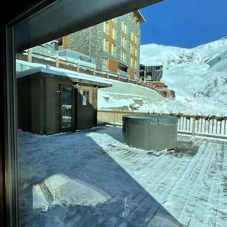 Skiing In The Italian Alps, Cervinia Alpstuga